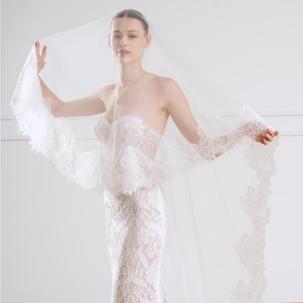 Elegant Chantilly Lace Wedding Veil 90”